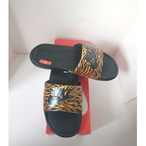 New! NIKE Women's Victori One Animal Print Slide Sandals Shoes Open-Toe - Picture 7 of 9